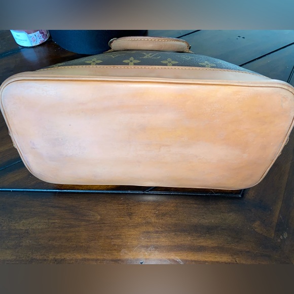 Louis Vuitton Alma - Picture 3 of 11